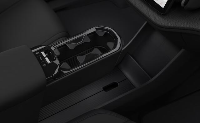 Volvo EX30 P5 Long Range Plus Europa 69 kWh | Google | Black interieur | Adaptieve Cruise Control | Keyless | Stoel-/Stuurverwarming | DAB | Draadloos Opladen Telefoon | Elek. Stoelen | Camera | LED Koplampen | Sfeerverlichting | Dodehoekdetectie | Park Assist | 18" LM