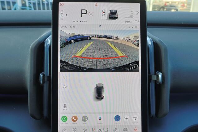 Volvo EX30 Extended Range Plus 69 kWh - Adaptive Cruise Control - Climate Pack - Harman/Kardon audio - Parkeercamera achter - Parkeersensoren voor & achter - 19' LMV