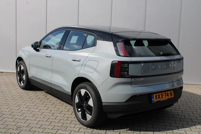Volvo EX30 P5 Long Range Plus Europa 69 kWh | Elektrisch verstelbare voorstoelen | Zwart dak | Stoelverwarming
