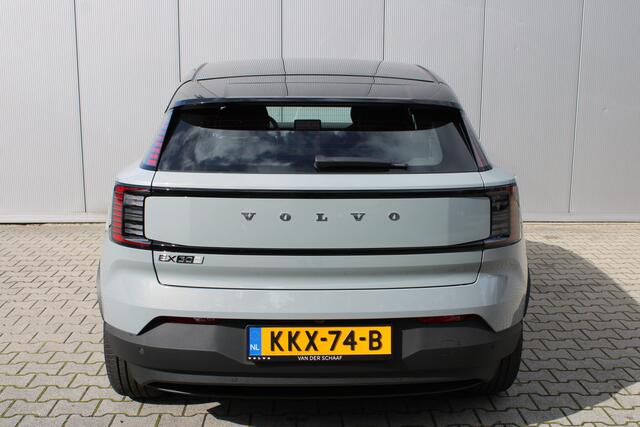 Volvo EX30 P5 Long Range Plus Europa 69 kWh | Elektrisch verstelbare voorstoelen | Zwart dak | Stoelverwarming