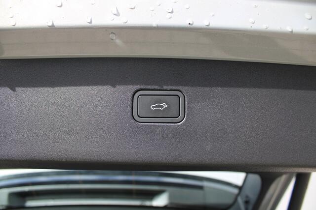 Volvo EX30 P5 Long Range Plus Europa 69 kWh | Elektrisch verstelbare voorstoelen | Zwart dak | Stoelverwarming