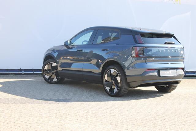 Volvo EX30 P5 Long Range Plus Europa 69 kWh Google infotainment / Getint glas vanaf de B-stijl / Stoelverwarming / Stuurwielverwarming / 19" lichtmetalen velgen