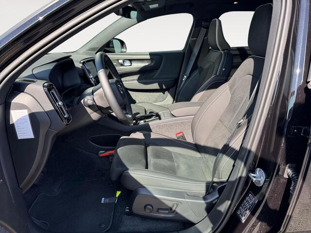 Volvo EX40 Single Motor Ext. Range Ultra Black Edition | Panoramadak | 360 graden camera | Harman/Kardon | Pixel LED |