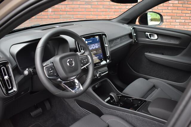 Volvo EX40 252PK Extended Range Plus 82 kWh | Trekhaak | Climate Pack | ¤ 7557 Demo voordeel |