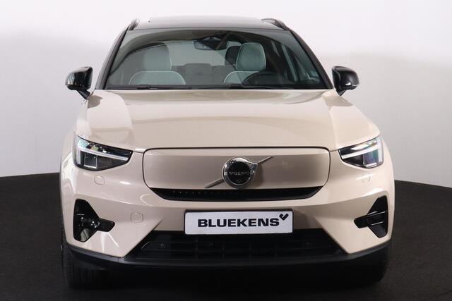 Volvo EX40 Performance Ultra 82 kWh - Panorama/schuifdak - IntelliSafe Assist & Surround - 360º Camera - Harman/Kardon audio - Verwarmde voorstoelen, stuur & achterbank - Parkeersensoren voor & achter - Elektr. bedienb. voorstoelen met geheugen links - Draadloze tel