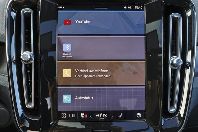 Volvo EX40 Performance Ultra 82 kWh - Panorama/schuifdak - IntelliSafe Assist & Surround - 360º Camera - Harman/Kardon audio - Verwarmde voorstoelen, stuur & achterbank - Parkeersensoren voor & achter - Elektr. bedienb. voorstoelen met geheugen links - Draadloze tel