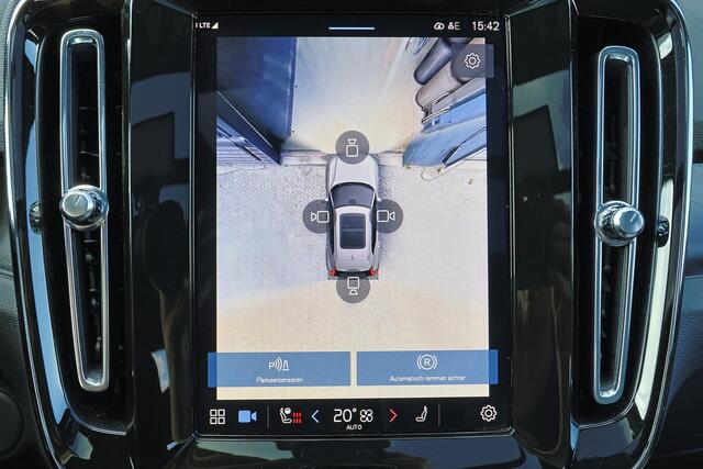 Volvo EX40 Performance Ultra 82 kWh - Panorama/schuifdak - IntelliSafe Assist & Surround - 360º Camera - Harman/Kardon audio - Verwarmde voorstoelen, stuur & achterbank - Parkeersensoren voor & achter - Elektr. bedienb. voorstoelen met geheugen links - Draadloze tel