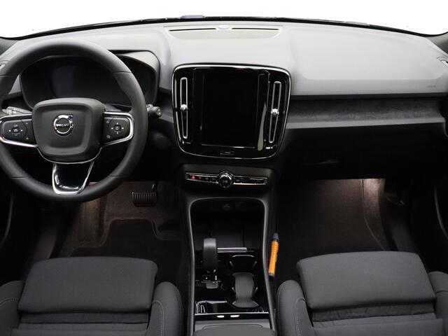 Volvo EX40 Extended Range Plus 82 kWh / DEMO / Trekhaak / Camera / ACC / Blis /Stoelverwarming/ All seasons / Warmtepomp