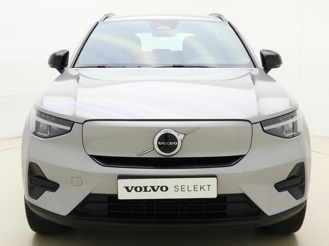 Volvo EX40 Extended Range Plus 82 kWh / DEMO / Trekhaak / Camera / ACC / Blis /Stoelverwarming/ All seasons / Warmtepomp