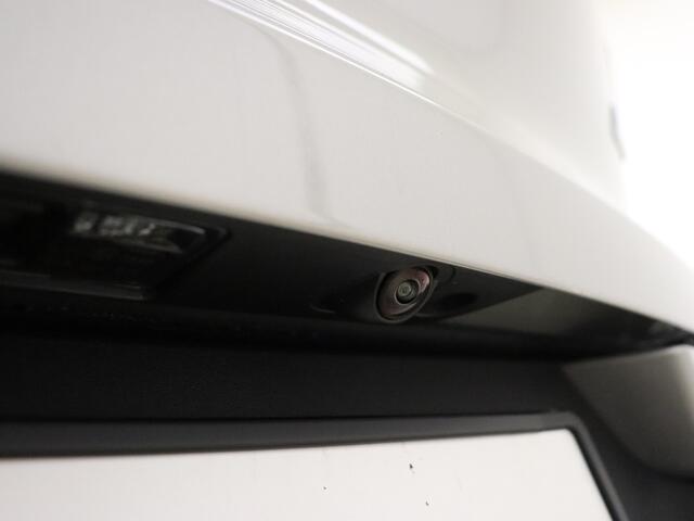 Volvo EX40 Extended Range Plus 82 kWh / DEMO / Trekhaak / Camera / ACC / Blis /Stoelverwarming/ All seasons / Warmtepomp