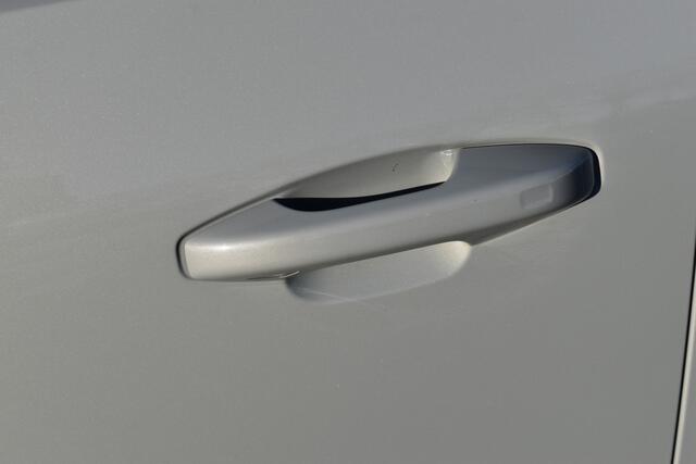 Volvo EX40 Twin Motor Performance 442 PK Plus 82 kWh Trekhaak | ACC | Blis | Stoel &Stuur verwarming | Elektr. stoel | Camera | Leder |