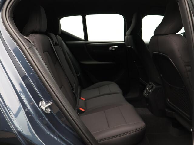 Volvo EX40 Single Motor Extended Range Plus 82 kWh / Harman Kardon / Stoel+Stuurverwarming / Adaptive Cruise / BLIS / Keyless /