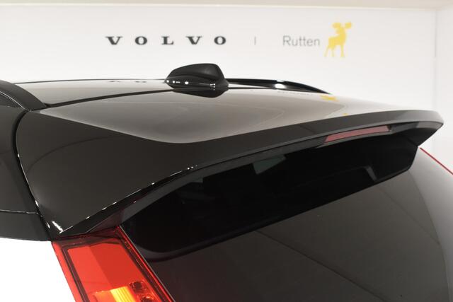 Volvo EX40 252PK Single Motor Ext. Range Plus Black Edition / Extra getint glas / 20'' velgen / Panoramadak / Zwart dak / Harman Kardon / Microtech/Nubuck