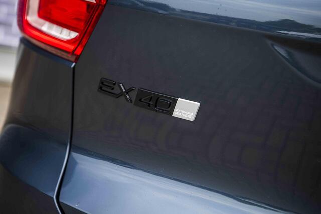 Volvo EX40 Single Motor Extended Range Ultra Black Ed. 82 kWh | Harman Kardon audio | 20" | Schuif-/kanteldak | Getint Glas | Elektrische stoelverstelling | Nubuck bekleding | Adaptive Cruise Control | Dodehoekdetectie |