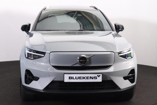 Volvo EX40 Performance Ultra 82 kWh - Panorama/schuifdak - IntelliSafe Assist & Surround - 360º Camera - Harman/Kardon audio - Verwarmde voorstoelen, stuur & achterbank - Parkeersensoren voor & achter - Elektr. bedienb. voorstoelen met geheugen links - Draadloze tel