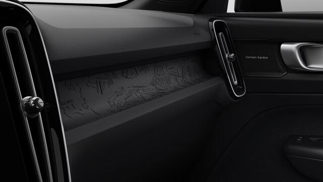 Volvo EX40 Single Motor Plus Europe 70 kWh | Stoel/stuurverwarming | Draadloze telefoon lader | DAB | Harman/Kardon | Parkeercamera | Adaptieve cruise control | Pilot assist | Keyless entry/drive |