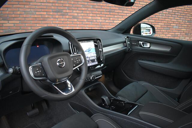 Volvo EX40 Twin Motor 408PK Ultra Black Edition 82 kWh | Sidebars |
