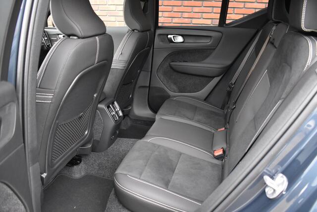 Volvo EX40 Twin Motor 408PK Ultra Black Edition 82 kWh | Sidebars |