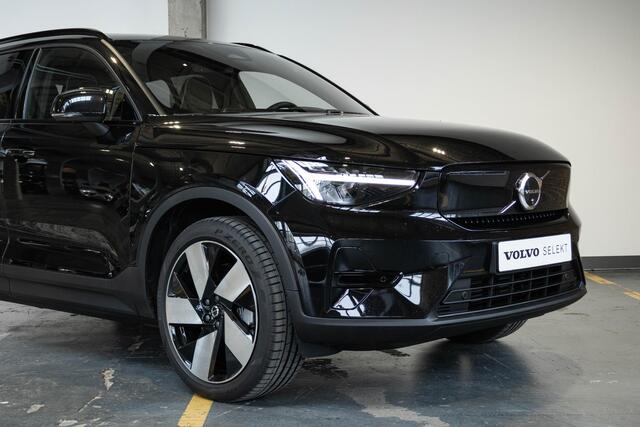 Volvo EX40 Single Motor Extended Range Ultra Black Ed. 82 kWh | 360° Parkeercamera | Parkeersensoren voor + achter | Stoelverwarming | Panoramadak | Google Infotainment | Harman Kardon Premium Audio | Electrische bedienbare voorstoelen