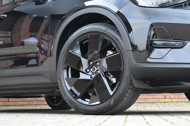 Volvo EX40 Extended Range 252PK Plus Black Edition 82 kWh | Harman/Kardon | Getint glas achter |