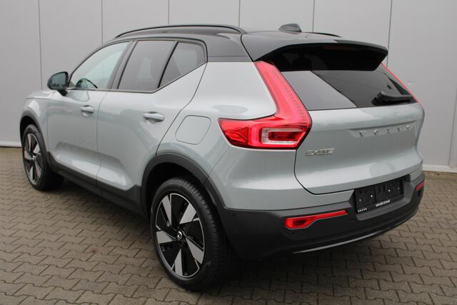 Volvo EX40 Single Moto ER Plus 82 kWh | Direct leverbaar | Lounge Pakket | 360 graden camera | Zwart Dak