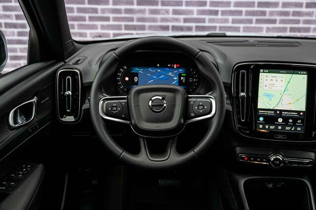 Volvo EX40 Single Motor Plus Europa 70 kWh | Adaptive Cruise Control | BLIS | Harman / Kardon | Stoelverwarming voor & achter | Stuuverwarming | Keyless | Memory | Elektrische Stoelen | Parkeercamera |