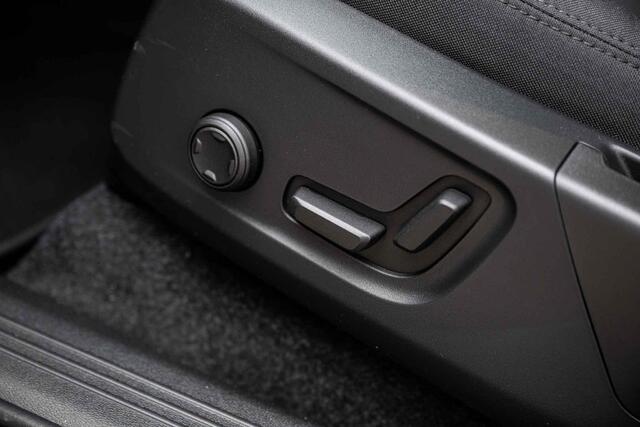 Volvo EX40 Single Motor Plus Europa 70 kWh | Adaptive Cruise Control | BLIS | Harman / Kardon | Stoelverwarming voor & achter | Stuuverwarming | Keyless | Memory | Elektrische Stoelen | Parkeercamera |