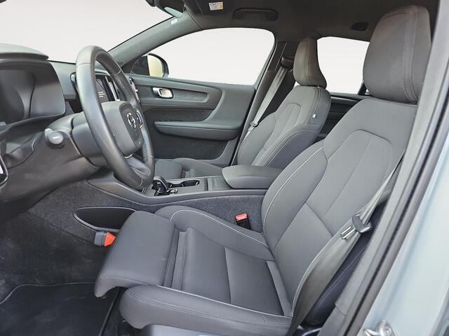 Volvo EX40 Single Motor Extended Range Plus 82 kWh | Trekhaak | Stoelverwarming | All-season banden | Pilot Assist |