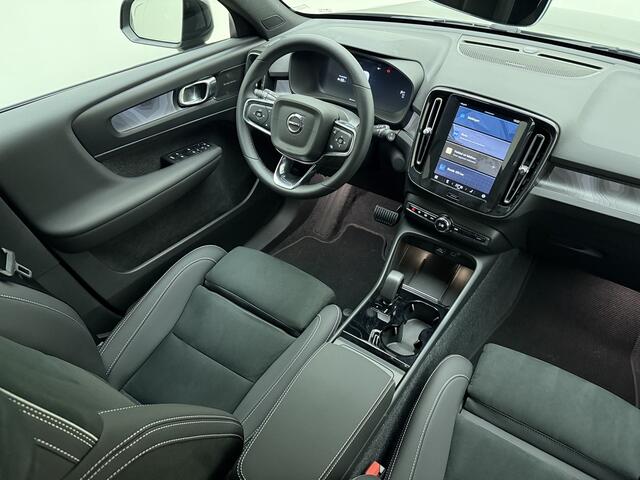Volvo EX40 Extended Range Plus Black Edition / Pixel Koplampen / 360 Camera / 20'' / Nubuck / Harman&Kardon Audio / Getint Glas / ACC / BLIS / Stoel + Stuurw. Verwarming /