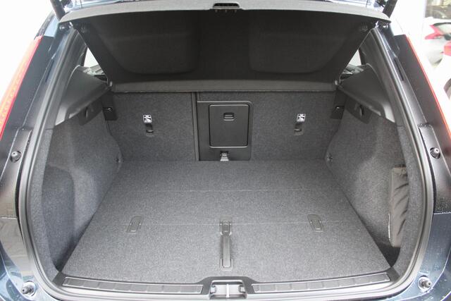 Volvo EX40 Single Motor Extended Range Ultra Black Edition | Demo Deal | Elektrisch verstelbare voorstoelen | Elektrisch schuif-/kanteldak | 360 graden camera | 19 inch Lichtmetalen velgen | Verwarmbare voorstoelen en stuurwiel | Warmtepomp | Harman Kardon Premium S