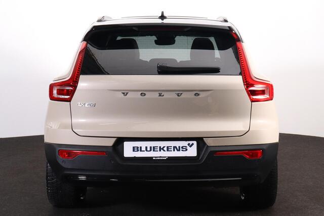 Volvo EX40 Extended Range Ultra 82 kWh - Panorama/schuifdak - IntelliSafe Assist & Surround - 360º Camera - Harman/Kardon audio - Verwarmde voorstoelen & stuur - Parkeersensoren voor & achter - Elektr. bedienb. voorstoelen met geheugen links - Draadloze tel. lader -