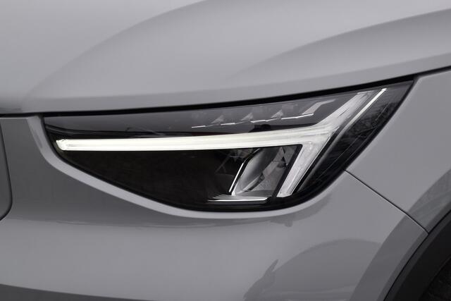 Volvo EX40 Extended Range 252PK Plus Black Ed. 82 kWh | H&K | ACC | Blis | Camera | 20"LMV | Stuurverwarming