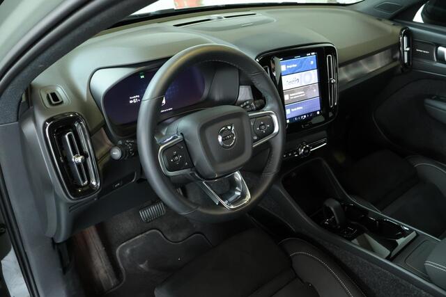 Volvo EX40 Single Motor Extended Range Ultra 82 kWh | Elektrisch Verstelbare Voorstoelen | Schuif/Kantel-Panoramadak | Semi-Elektrische Trekhaak | Harman Kardon Premium Audio | 360º Camera | Google Infotainment | Stoelverwarming