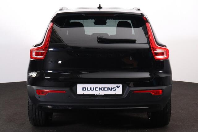 Volvo EX40 Performance Ultra Black Edition 82 kWh - Panorama/schuifdak - IntelliSafe Assist & Surround - 360º Camera - Harman/Kardon audio - Verwarmde voorstoelen, stuur & achterbank - Parkeersensoren voor & achter - Elektr. bedienb. voorstoelen met geheugen links -