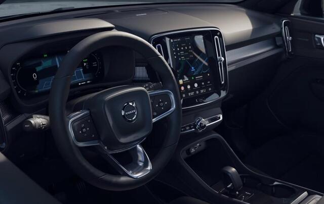 Volvo EX40 Single Motor Extended Range Ultra Black Edition Europa | Donker Glas | Panoramadak | Power Seats | Harman Kardon | 360 Camera |