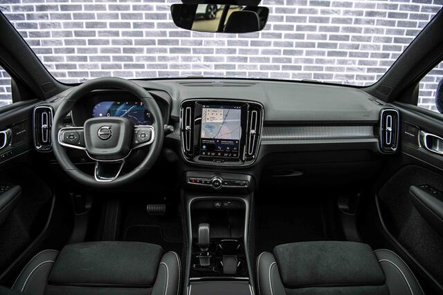 Volvo EX40 Single Motor Extended Range Ultra Black Edition | Europa | Harman Kardon audio | 20" | Schuif-/kanteldak | Getint Glas | Elektrische stoelverstelling | Nubuck bekleding | Adaptive Cruise Control | Dodehoekdetectie |