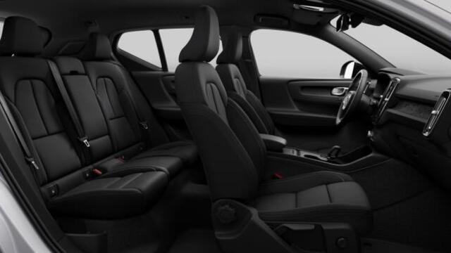 Volvo EX40 Single Motor Extended Range Plus 82 kWh | Google | Adaptieve Cruise Control | Trekhaak | Harman Kardon Audio | Stoel-/Stuurverwarming | 360° Parkeercamera | Dodehoek Detectie | Warmtepomp | LED Koplampen | 19" LM