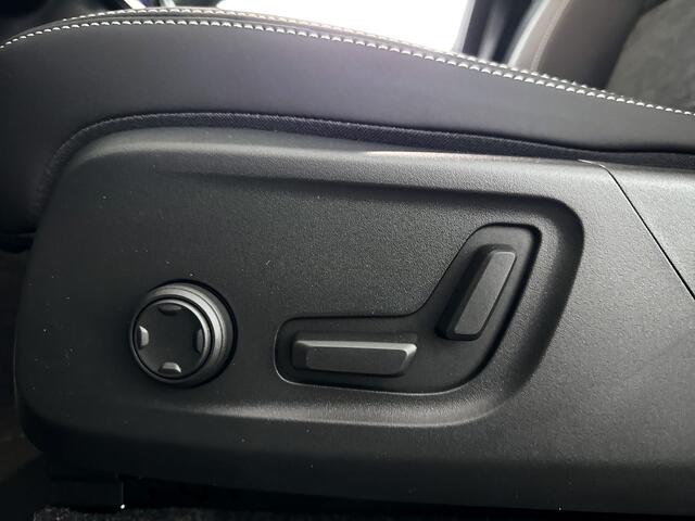 Volvo EX40 Single Motor Extended Range Plus Black Ed. 82 kWh | Panoramadak | 360° camera | Harman Kardon | Stoel- en Stuurverwarming | Trekhaak