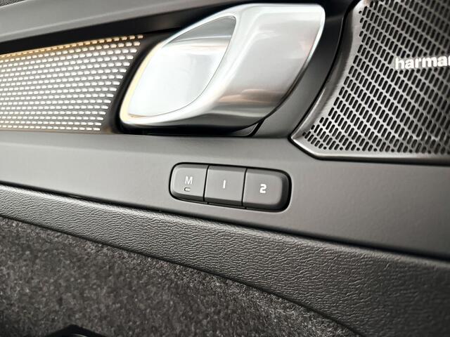 Volvo EX40 Single Motor Extended Range Plus Black Ed. 82 kWh | Panoramadak | 360° camera | Harman Kardon | Stoel- en Stuurverwarming | Trekhaak