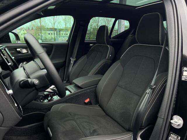 Volvo EX40 Single Motor Extended Range Ultra Black Ed. 82 kWh Panorama dak, Electr. verstelbare stoelen, 360 G Parkeer camera, Trekhaak semi elektrisch