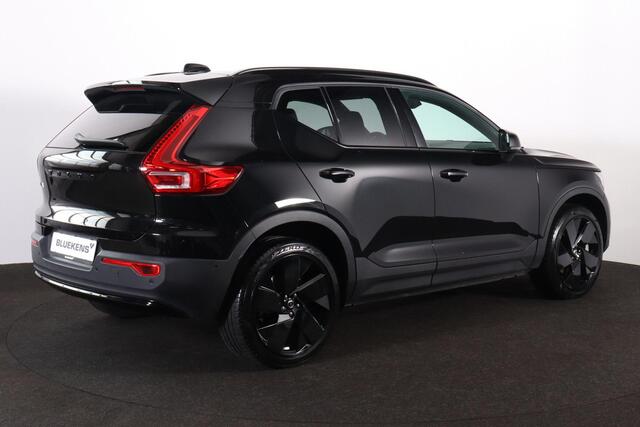 Volvo EX40 Twin Performance Ultra Black Edition - Panorama/schuifdak - IntelliSafe Assist & Surround - 360º Camera - Harman/Kardon audio - Verwarmde voorstoelen, stuur & achterbank - Parkeersensoren voor & achter - Elektr. bedienb. voorstoelen met geheugen links - D