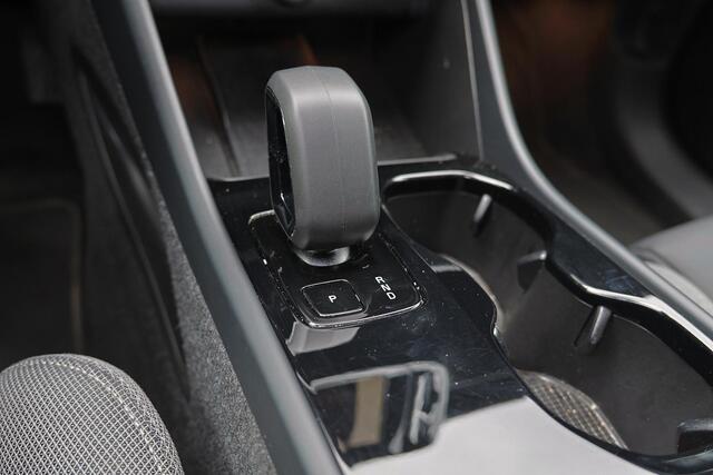 Volvo EX40 Twin Performance Ultra - Panorama/schuifdak - IntelliSafe Assist & Surround - 360º Camera - Harman/Kardon audio - Verwarmde voorstoelen, stuur & achterbank - Parkeersensoren voor & achter - Draadloze tel. lader - Warmtepomp - Extra getint glas - 20' LMV