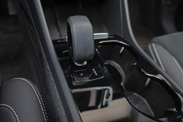 Volvo EX40 Extended Range Ultra 82 kWh - Panorama/schuifdak - IntelliSafe Assist & Surround - 360º Camera - Harman/Kardon audio - Adaptieve LED koplampen - Verwarmde voorstoelen, stuur & achterbank - Parkeersensoren voor & achter - Elektr. bedienb. voorstoelen met g
