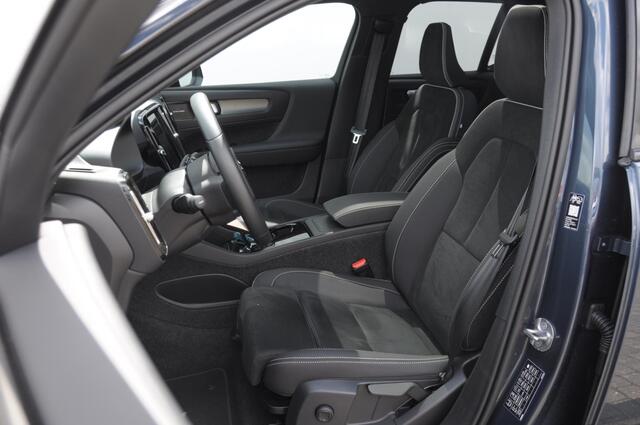 Volvo EX40 Single Motor Extended Range Plus Black Ed. 82 kWh / DEMO LEX / Panoramadak / Apple Carplay / Android Auto / Harman kardon audio / Adaptive cruise control / Pilot assist / Lichtmetalen velgen /