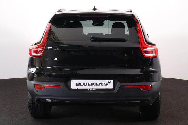 Volvo EX40 Performance Ultra Black Edition 82 kWh - Panorama/schuifdak - IntelliSafe Assist & Surround - 360º Camera - Harman/Kardon audio - Verwarmde voorstoelen, stuur & achterbank - Parkeersensoren voor & achter - Elektr. bedienb. voorstoelen met geheugen links -