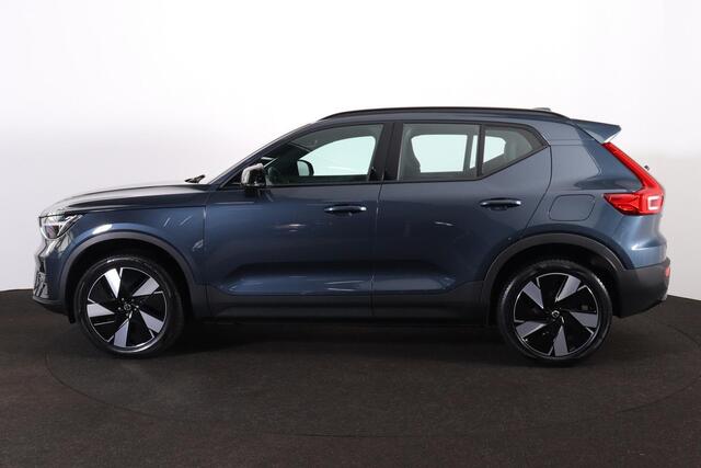 Volvo EX40 Extended Range Plus 82 kWh - IntelliSafe Assist & Surround - Harman/Kardon audio - Parkeercamera achter - Verwarmde voorstoelen & stuur - Parkeersensoren voor & achter - Draadloze tel. lader - Inklapbare trekhaak - 19' LMV