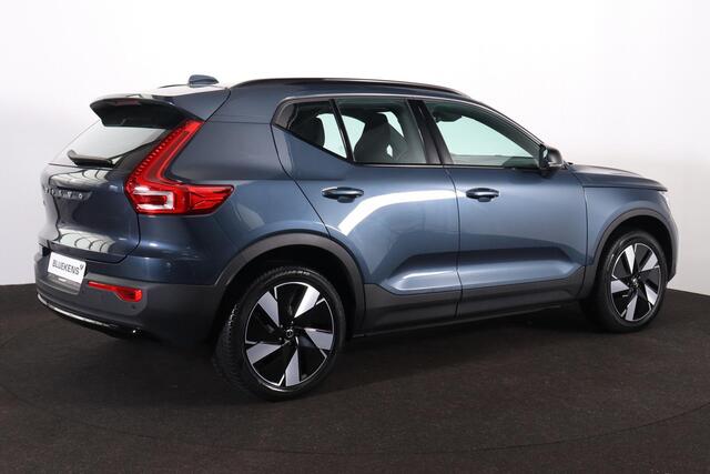 Volvo EX40 Extended Range Plus 82 kWh - IntelliSafe Assist & Surround - Harman/Kardon audio - Parkeercamera achter - Verwarmde voorstoelen & stuur - Parkeersensoren voor & achter - Draadloze tel. lader - Inklapbare trekhaak - 19' LMV
