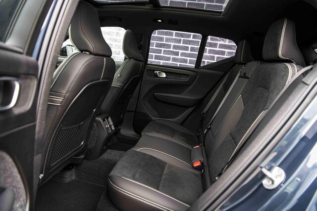 Volvo EX40 Single Motor Extended Range Ultra Black Edition Europa | Harman Kardon audio | 20" | Schuif-/kanteldak | Getint Glas | Elektrische stoelverstelling | Nubuck bekleding | Adaptive Cruise Control | Dodehoekdetectie |