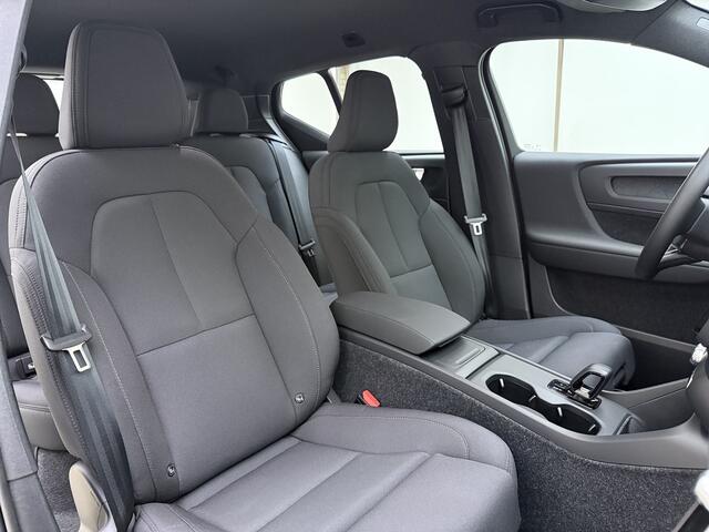 Volvo EX40 Extended Range Plus Europa / Climate / Forest Lake / Elektr. Stoelen / Harman&Kardon Audio / 19'' / PDC + Camera / Elektrisch Achterklep /