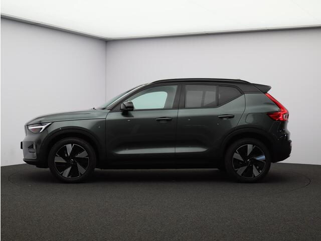 Volvo EX40 Single Motor Ext. Range Plus Europa 82 kWh / Forest Lake Metallic / Elektr. Verstelbare Stoelen / Stuur+Stoelverwarming / Harman Kardon / Dak Zwart /